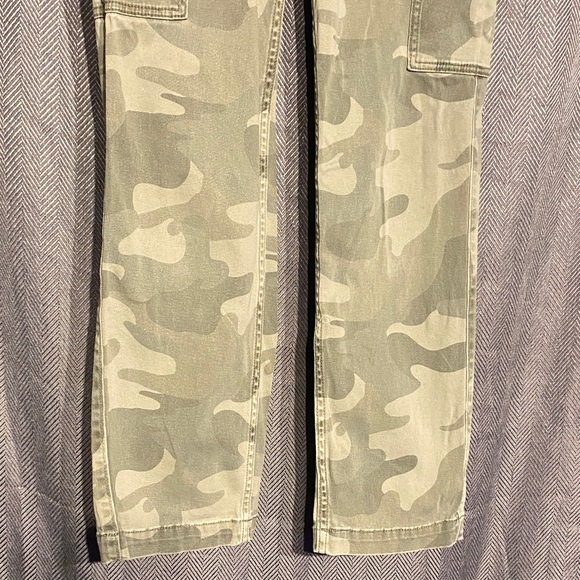 Hollister Olive Camouflage Cargo Pants - Picture 3 of 3